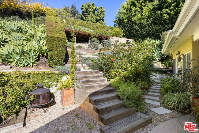 Building Photo - 11215 Sunset Blvd