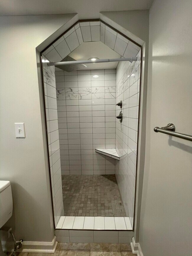 Building Photo - 3421 Holwyn Rd