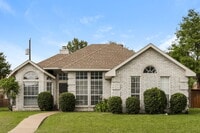 Building Photo - 1211 Old Knoll Dr