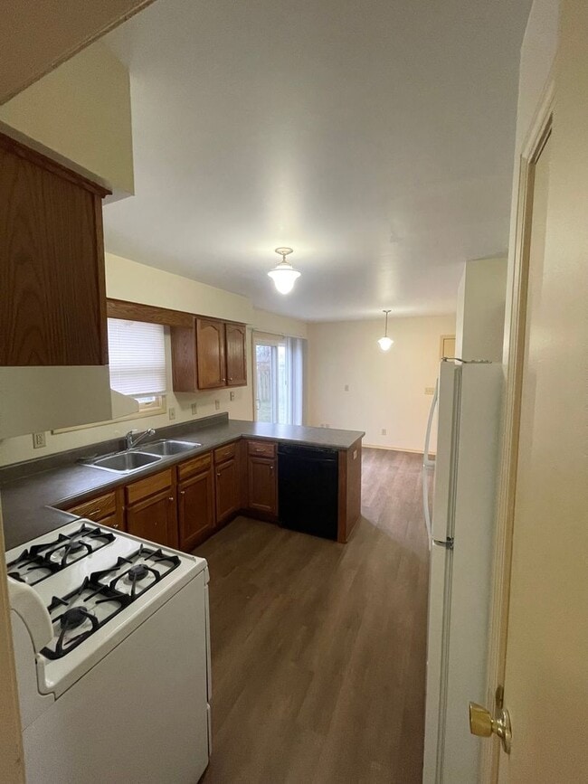 Building Photo - Spacious Two Story with 4 Bedrooms