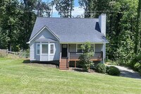 Building Photo - 1136 Norfolk Dr NW
