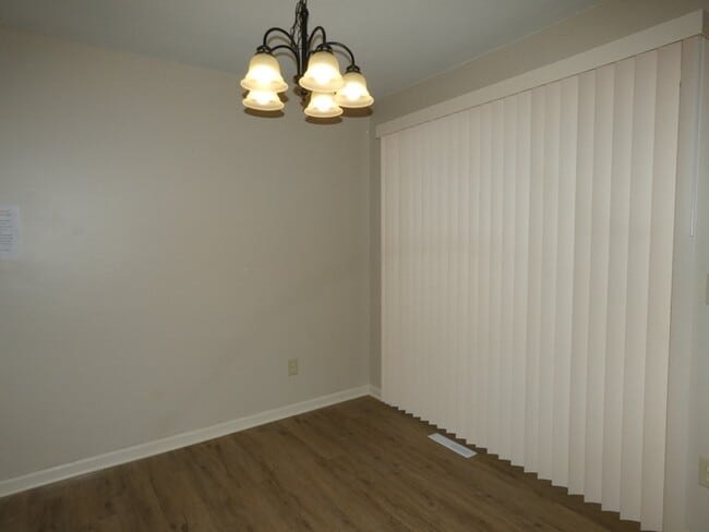 Building Photo - Beautifully Updated Property In North Kans...