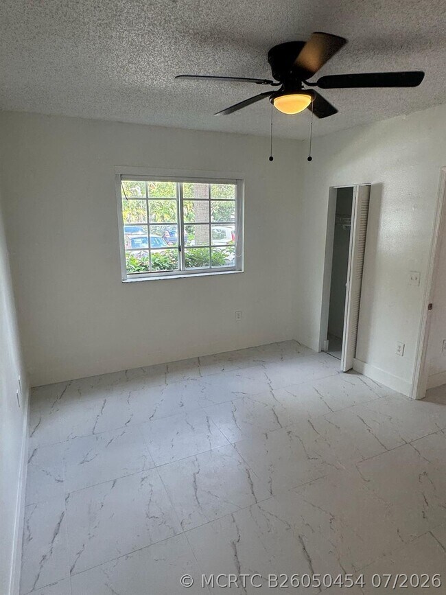 Building Photo - 3221 Sabal Palm Manor