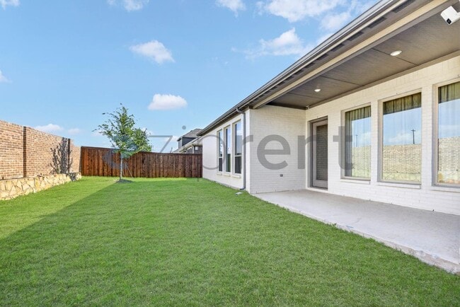 Building Photo - 4112 Dunlap Dr