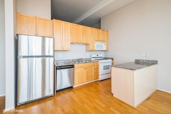 Building Photo - 3631 N Halsted St