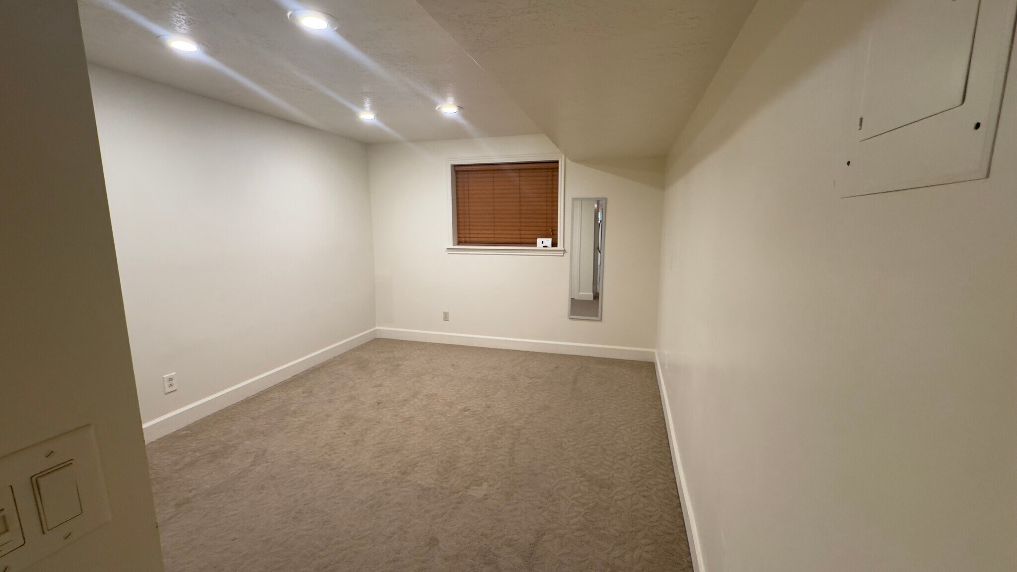 Building Photo - 441 Canyon Estates Dr