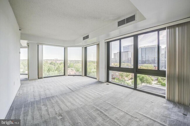 Building Photo - 1530 Key Blvd