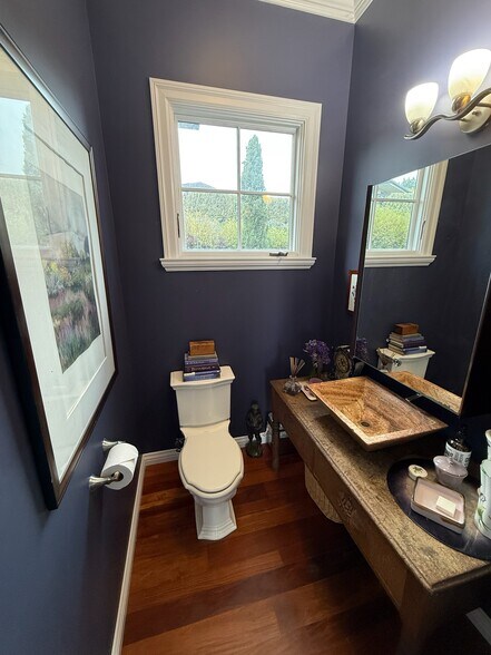 Half bath - 115 Inez Pl