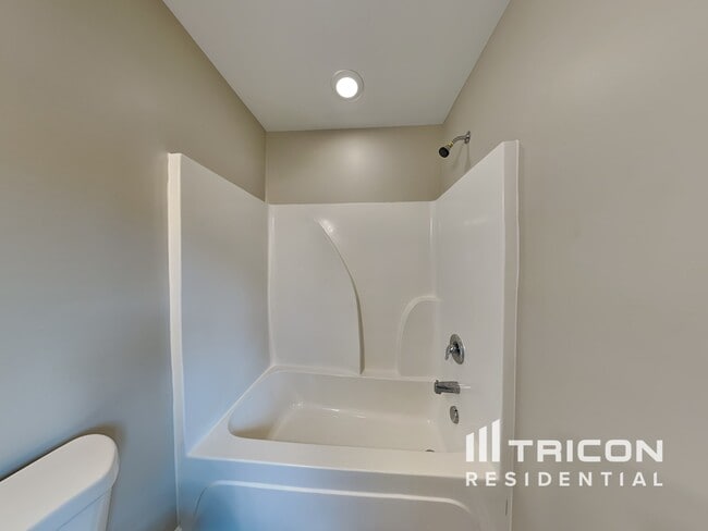 Building Photo - 104 Glazed Springs Ct