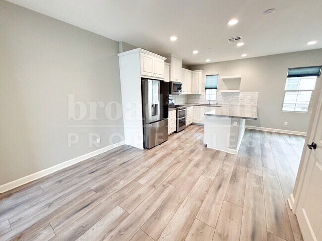 Building Photo - 893 Slate St