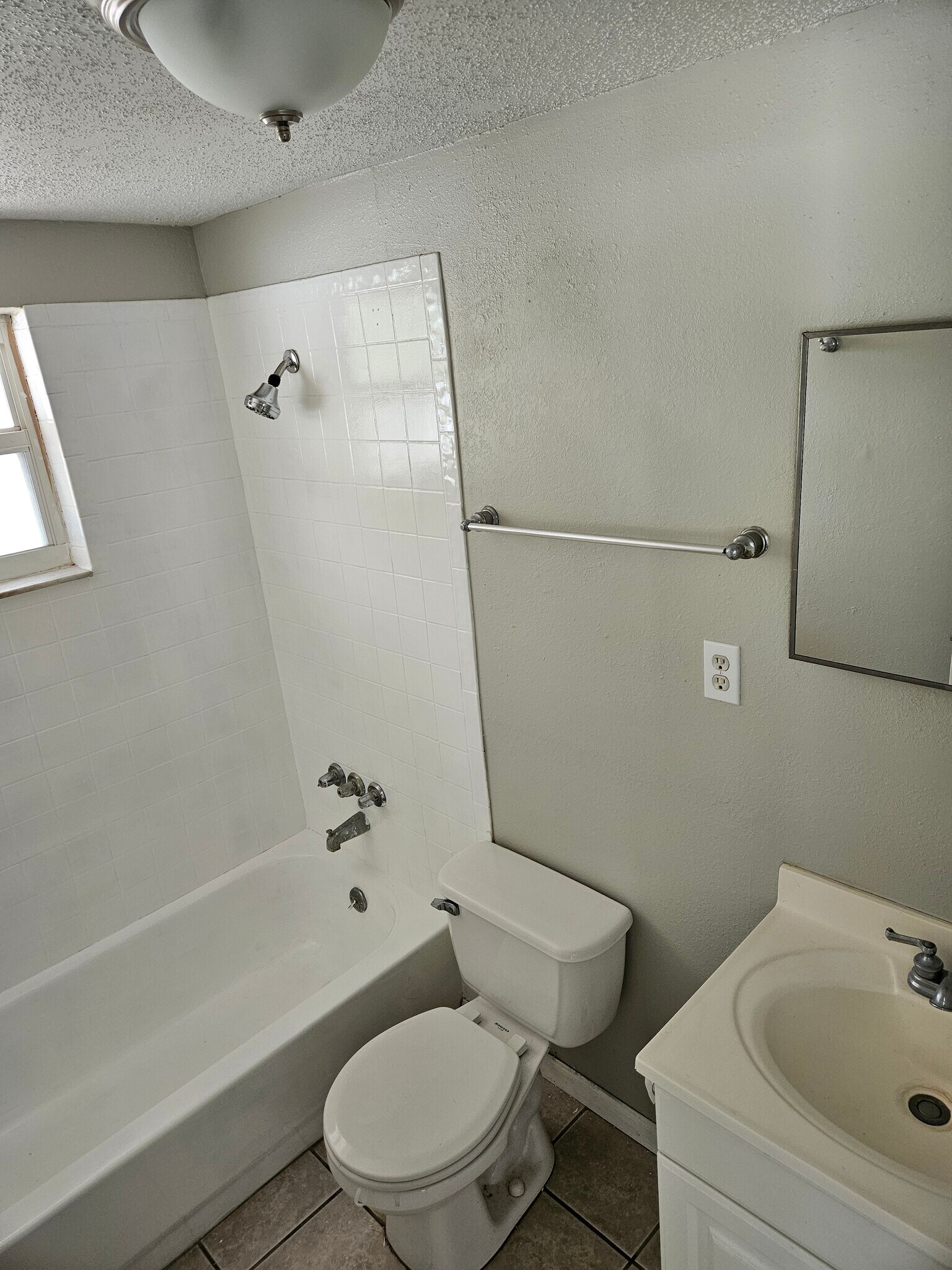 Building Photo - 6608 Chalice St