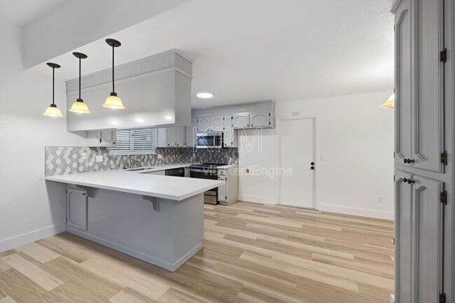 Building Photo - 9741 Treetop Dr