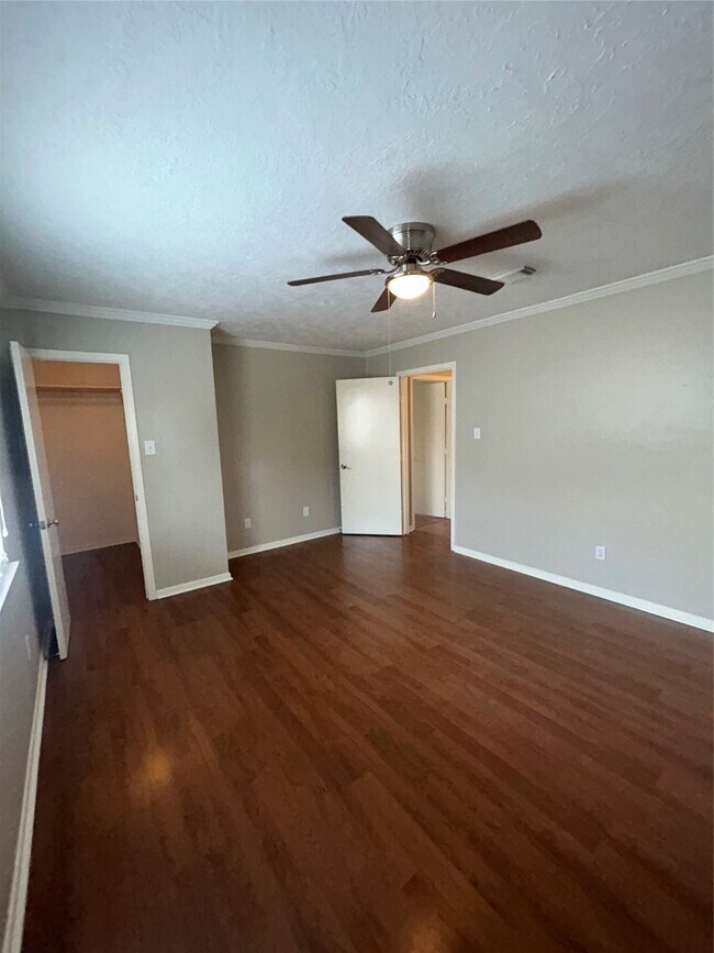 Building Photo - 5415 W Harrow Dr