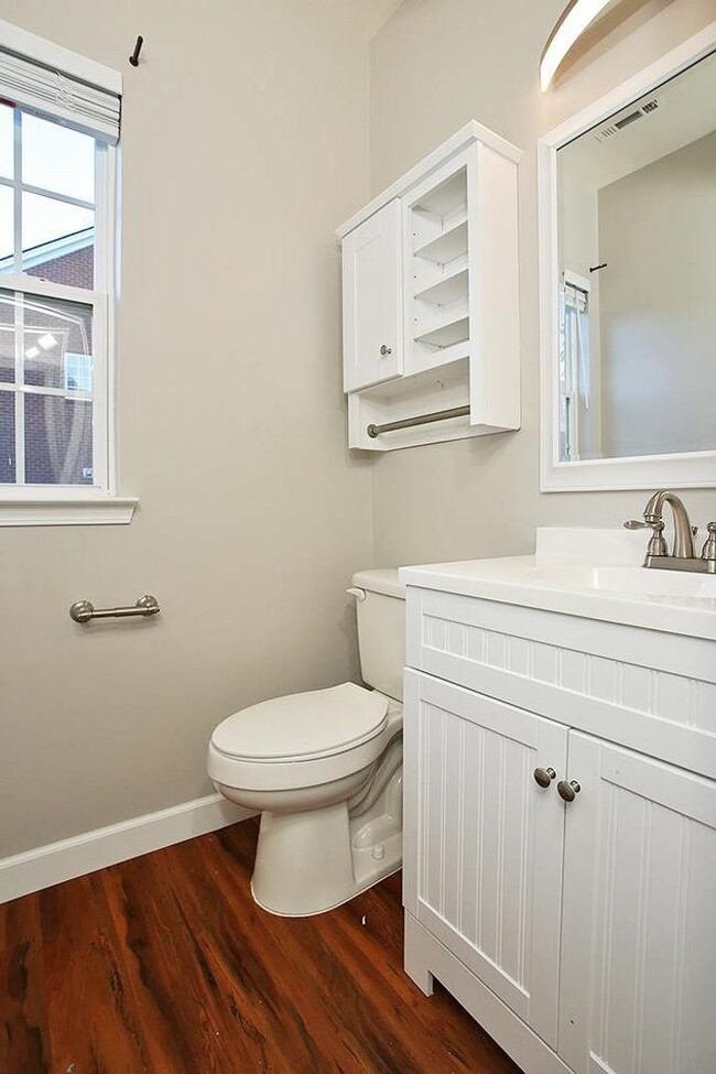 Building Photo - Family friendly home in highly sought afte...
