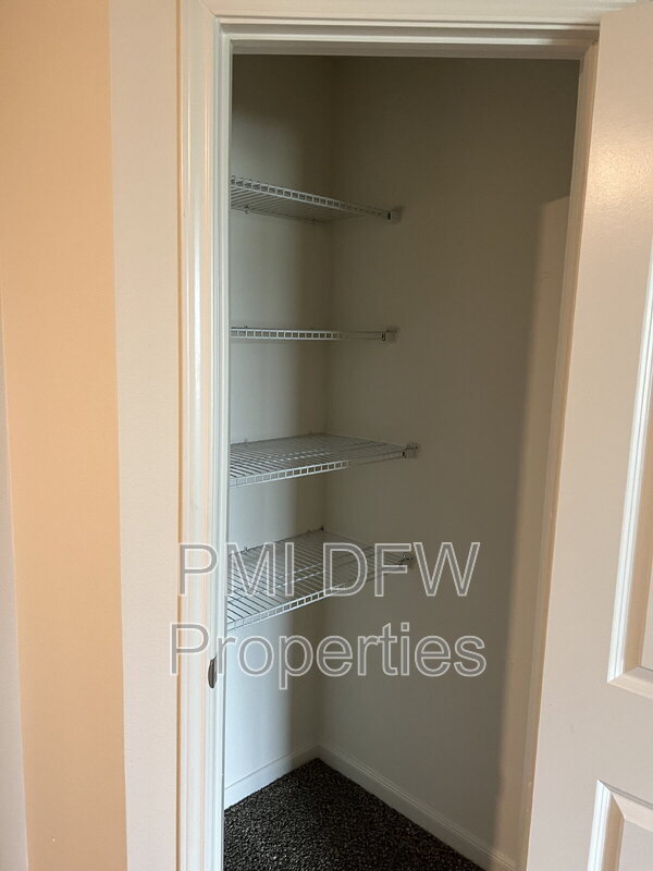 Building Photo - 640 Aqueduct Dr