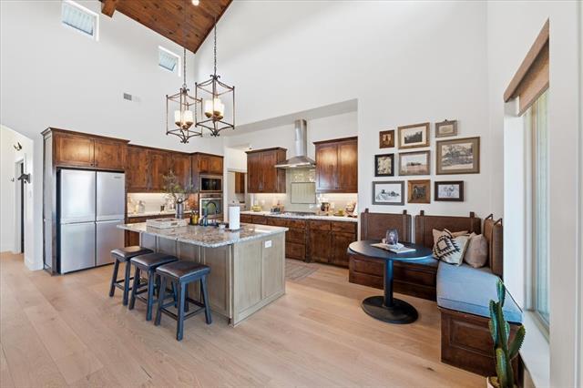Building Photo - 570 S Point Ct