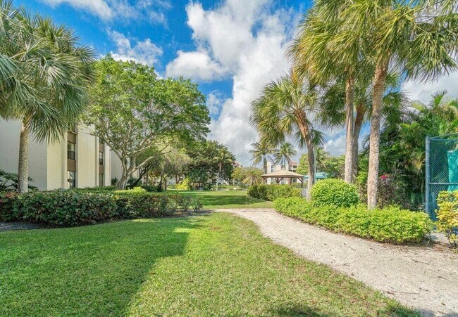 Building Photo - 955 Egret Cir