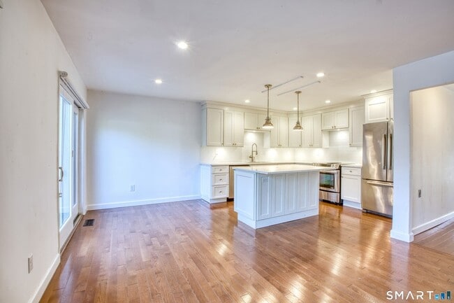 Building Photo - 9 Georgetowne N