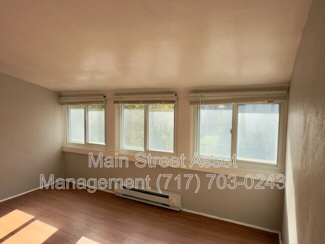 Building Photo - 2108 Walnut St