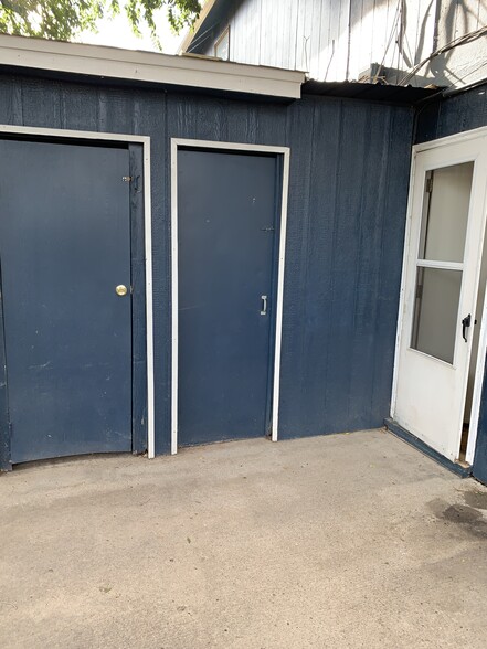 Building Photo - 914 Oak Ave