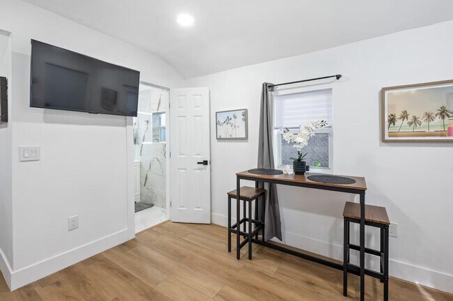 Building Photo - 328 NE 57th St