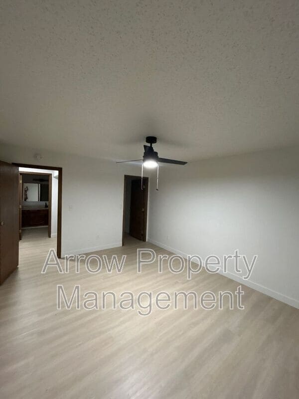 Building Photo - 203 E Arbor Ave