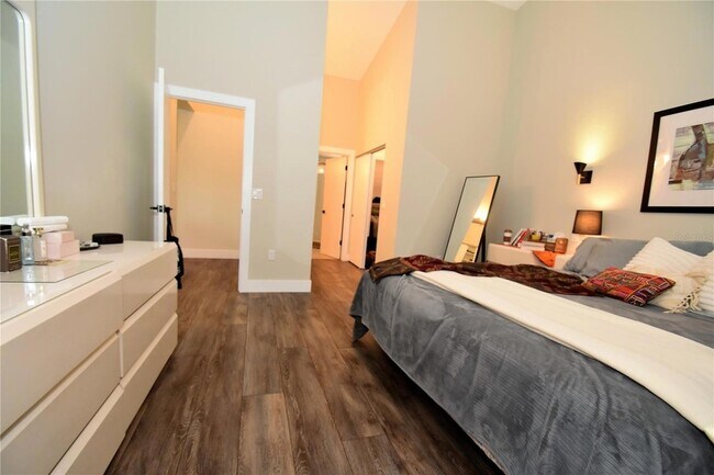 Building Photo - 1631 Starling Dr
