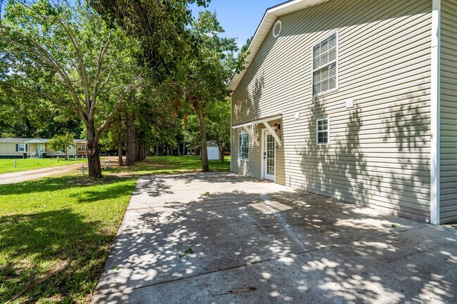Building Photo - Charming Conway Loft Home – Quiet Country Living!
