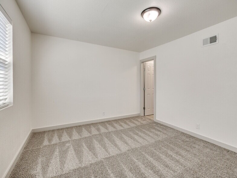 Building Photo - 1300 N McKinley Ave