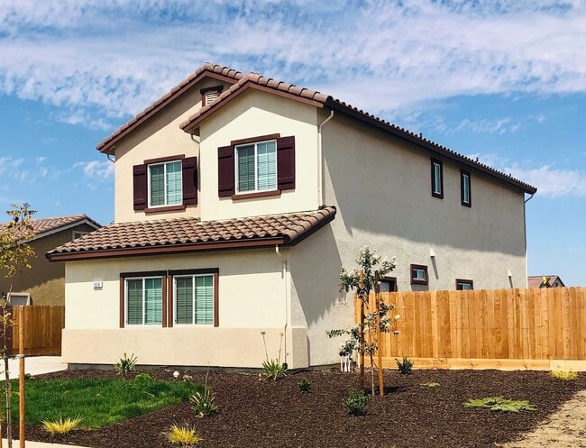 Building Photo - Charming 5 Bedroom 3 Bath Home for Rent