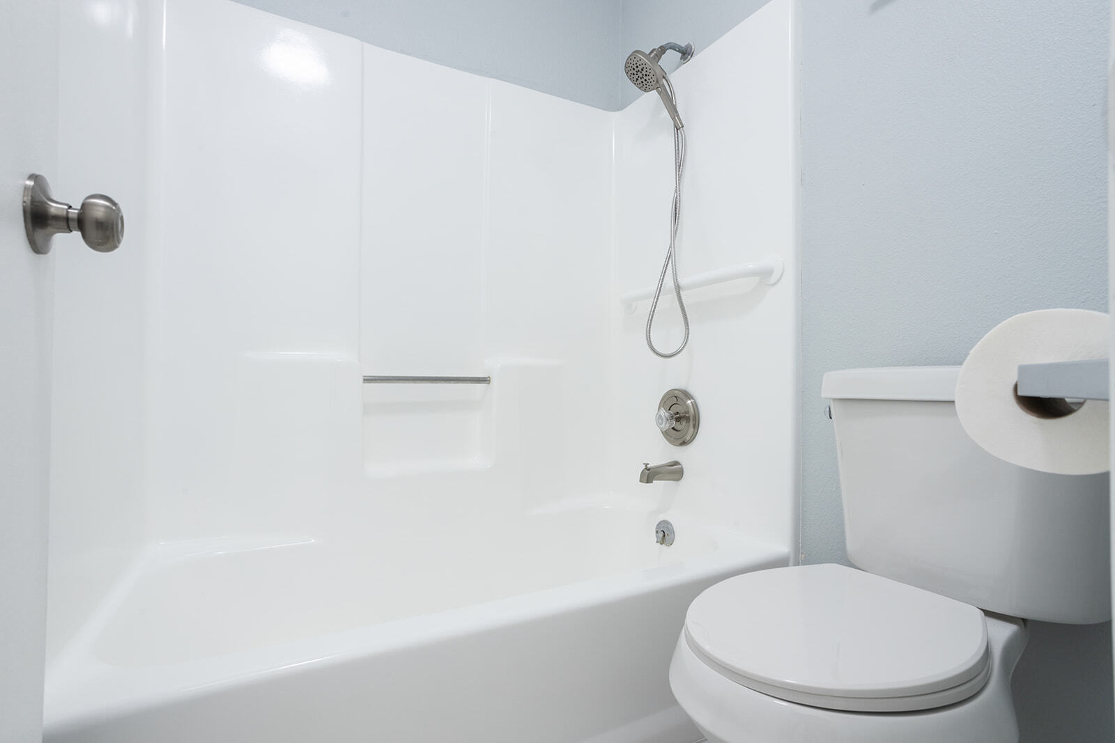 Hallway Bath - 5275 Meadow Rise St