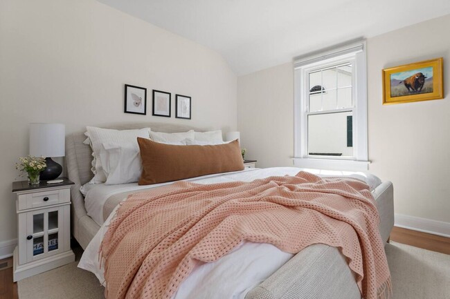Building Photo - Fully Furnished Luxury Home – Just 3 Block...