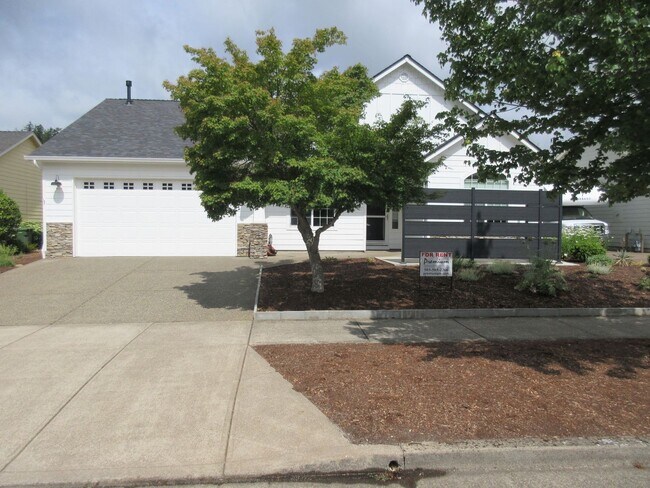 Primary Photo - Beautiful Three Bedroom in Silverton