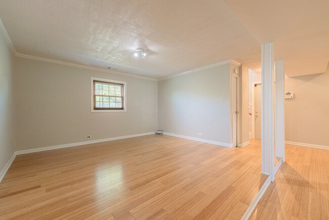 Building Photo - 21W458 Buckingham Rd