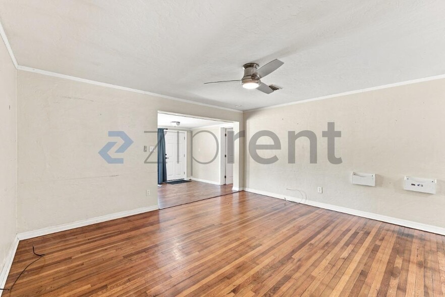 Building Photo - Unit