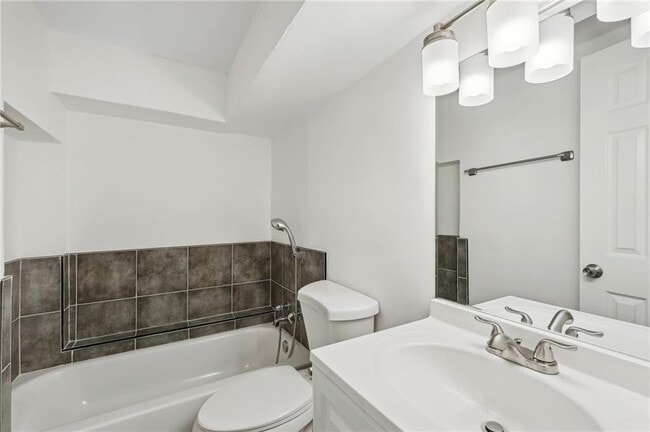 Building Photo - 4042 Sweetbriar Ln