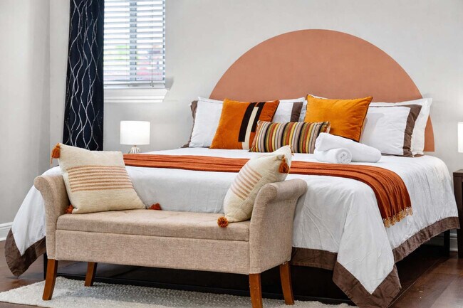 Building Photo - 1705 NE 11th St