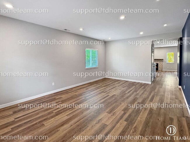 Building Photo - "Spacious 3-Bed Oasis in Kent with Elegant...