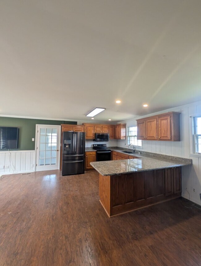 Building Photo - Available Now!!! Charming 3-Bedroom Brick Ranch Close to Nashville!