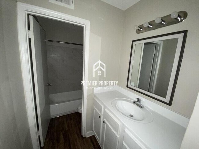 Building Photo - 4847 Shayne Ln