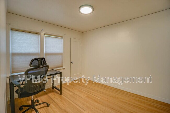 Building Photo - 116 E 35th St