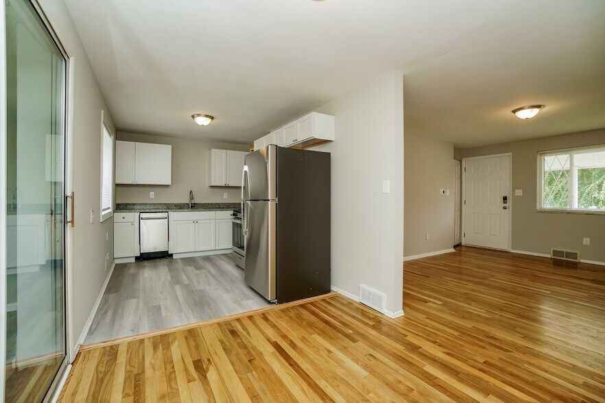 Building Photo - 764 5 Pines Rd