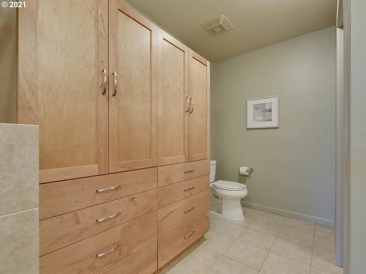 Building Photo - 1620 NE Broadway St