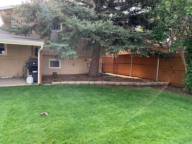 Building Photo - Beautiful 4 Bedroom Quad Level Located in Buffalo Ridge!!!!