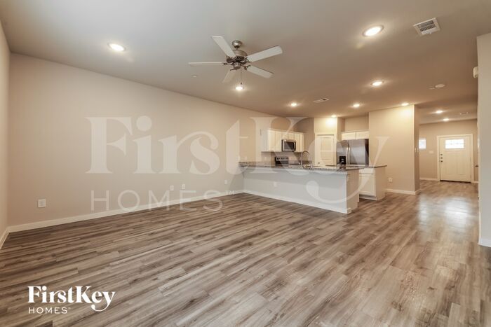 Building Photo - 605 Ava Trl