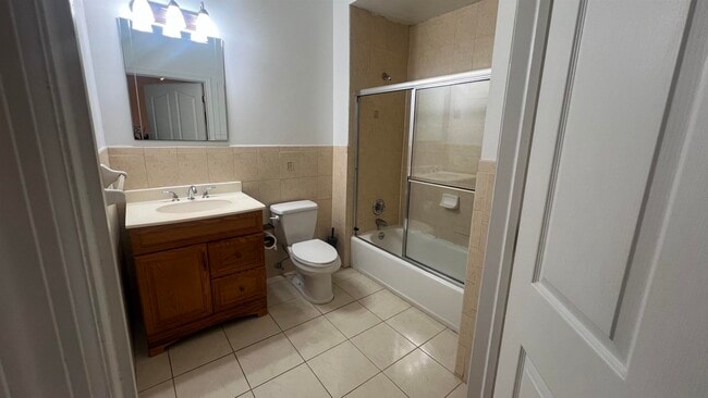 Building Photo - 528 52nd St