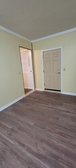 Building Photo - 618 Sinclair St