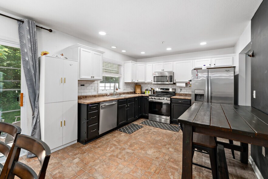 Building Photo - 249 Persimmon Ln