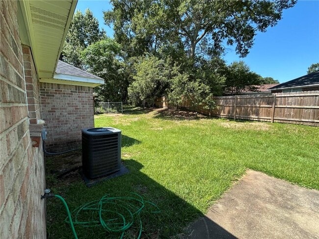 Building Photo - 6626 Woodside Ct E