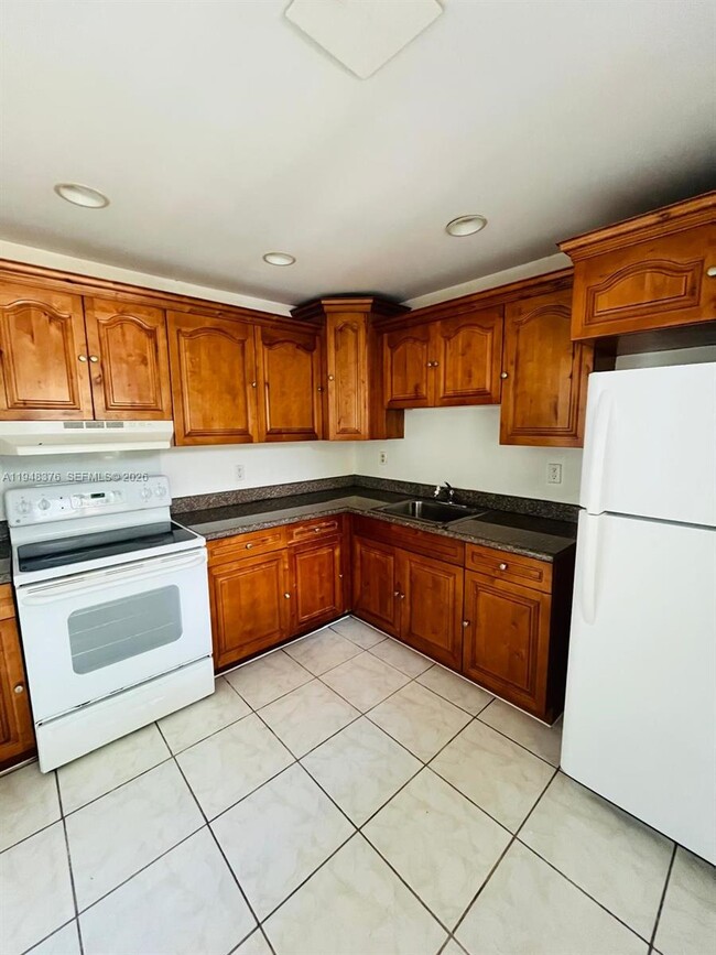 Building Photo - 724 NE 4th St